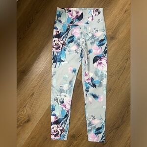 Fabletics PowerHold® High-Waisted 7/8 Legging floral size medium